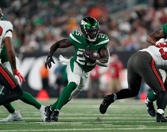 Jets' RB Israel Abanikanda (25) runs through a hole in an NFL Preseason game against the Buccaneers at MetLife Stadium